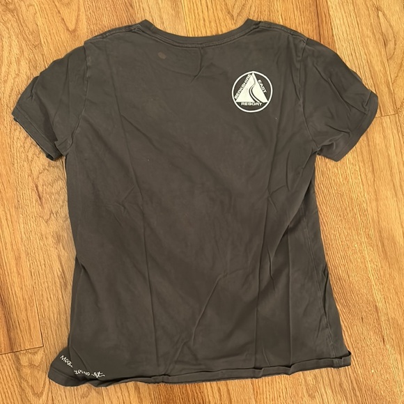 Berkshire East Tee, No Size Tag either S-L - Picture 2 of 2